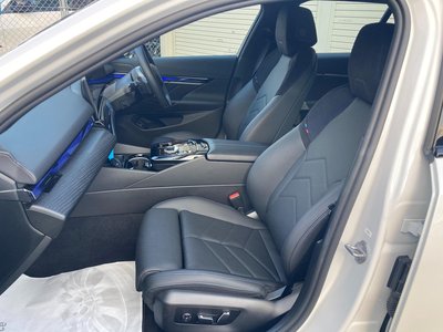 2025 BMW 5 SERIES TOURING photo 10