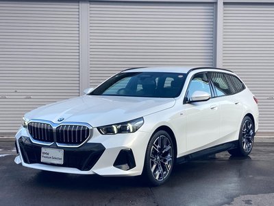 2025 BMW 5 SERIES TOURING photo 1
