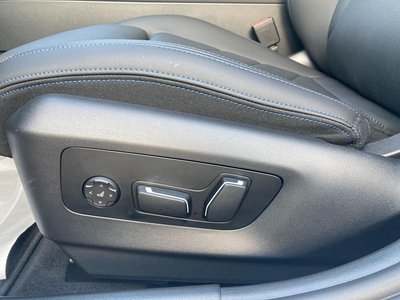 2025 BMW 5 SERIES TOURING photo 12