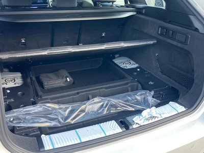 2025 BMW 5 SERIES TOURING photo 16