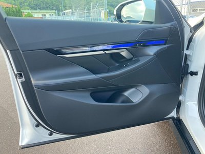 2025 BMW 5 SERIES TOURING photo 11