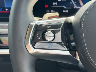 2025 BMW I7 thumbnail 19
