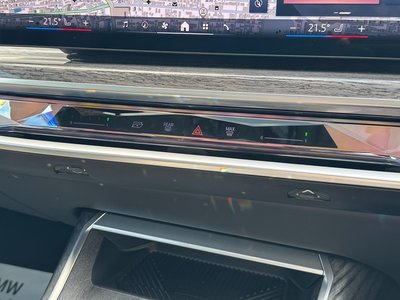 2025 BMW I7 thumbnail 35