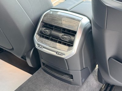 2025 BMW I7 thumbnail 45