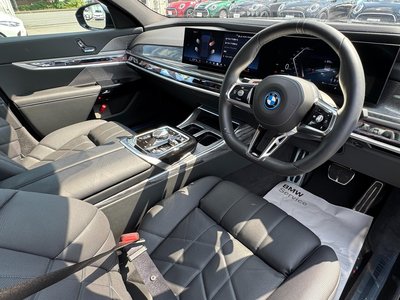 2025 BMW I7 thumbnail 40