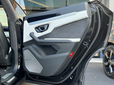 صورة 71 لـ 2019 Lamborghini URUS