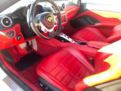 2015 Ferrari CALIFORNIA — фото 11
