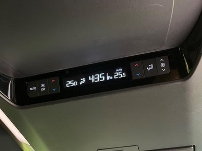 2025 Toyota ALPHARD 照片 32