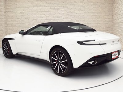 صورة 2 لـ 2022 Aston Martin DB11 VOLANTE
