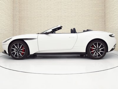 صورة 6 لـ 2022 Aston Martin DB11 VOLANTE