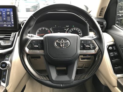 صورة 24 لـ 2023 Toyota LAND CRUISER 300
