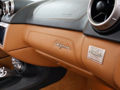 صورة مصغرة 42 لـ 2012 Ferrari CALIFORNIA 30