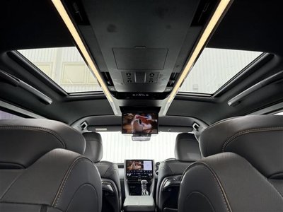 2024 Toyota ALPHARD photo 4