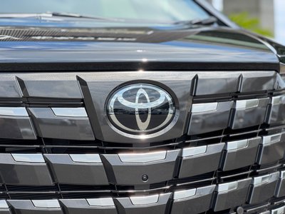 صورة 21 لـ 2025 Toyota ALPHARD