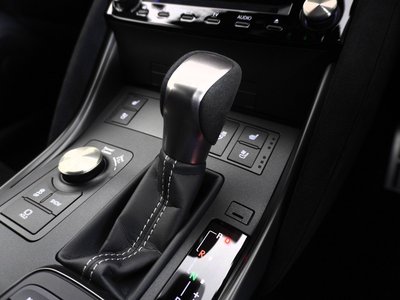 2024 Lexus IS thumbnail 27