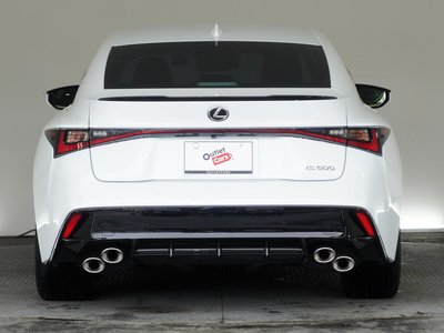 2024 Lexus IS photo 9
