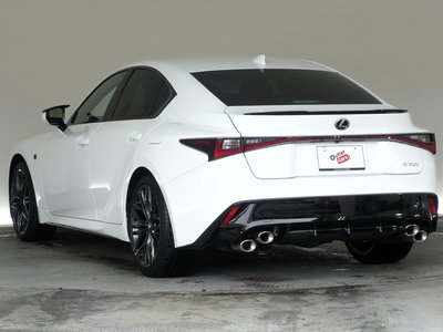 2024 Lexus IS photo 10