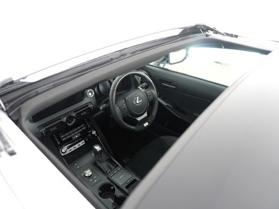 2024 Lexus IS thumbnail 37