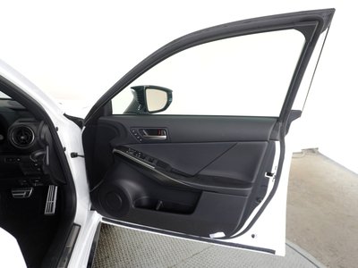 2024 Lexus IS thumbnail 30