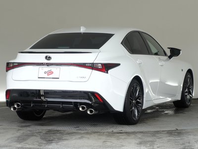 2024 Lexus IS photo 8