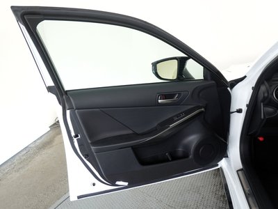 2024 Lexus IS thumbnail 32