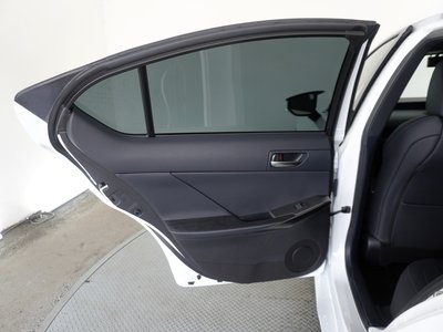 2024 Lexus IS thumbnail 33