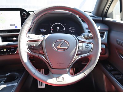 2025 Lexus UX — миниатюра 8