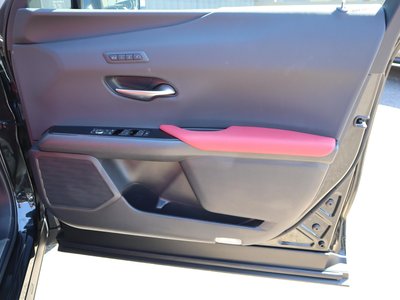 2025 Lexus UX — миниатюра 13