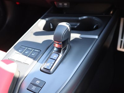 2025 Lexus UX — миниатюра 10