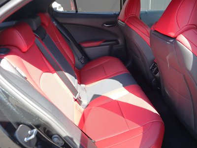 2025 Lexus UX — миниатюра 15