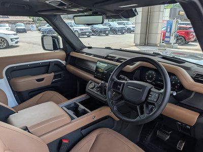 2025 LAND Rover DEFENDER photo 3