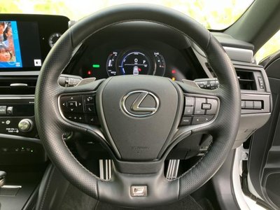 2024 Lexus ES thumbnail 17