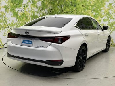 2024 Lexus ES photo 6
