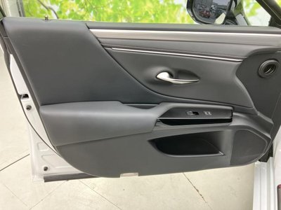 2024 Lexus ES thumbnail 21