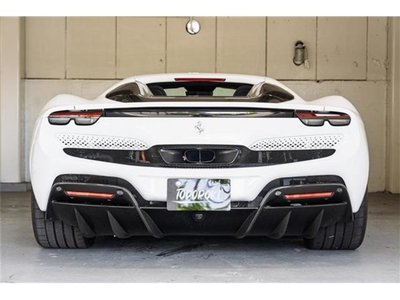 صورة 4 لـ 2025 Ferrari 296 GTS