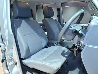 2015 Toyota LAND CRUISER 70 thumbnail 18