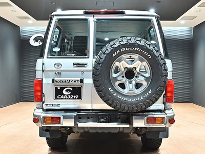 2015 Toyota LAND CRUISER 70 photo 4