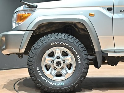 2015 Toyota LAND CRUISER 70 thumbnail 35