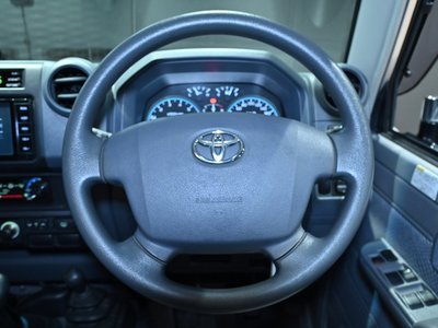 2015 Toyota LAND CRUISER 70 thumbnail 22