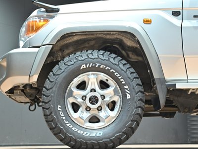 2015 Toyota LAND CRUISER 70 thumbnail 36