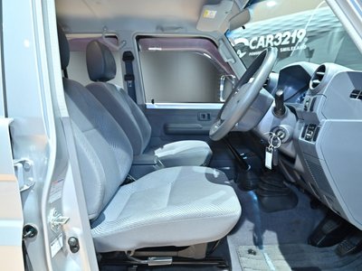2015 Toyota LAND CRUISER 70 photo 12