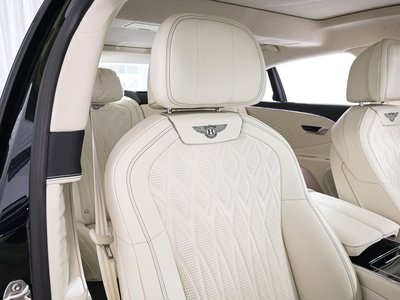 2026 Bentley FLYING SPUR — фото 16