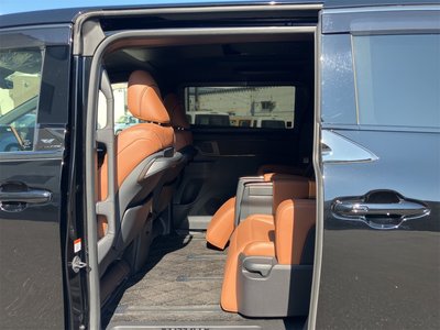 صورة 29 لـ 2024 Toyota VELLFIRE