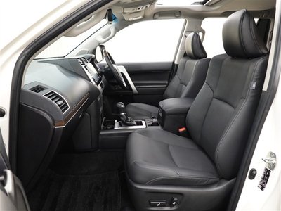 صورة 8 لـ 2023 Toyota LAND CRUISER PRADO