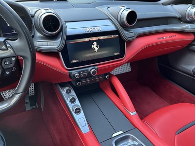 2018 Ferrari GTC4 LUSSO — фото 17