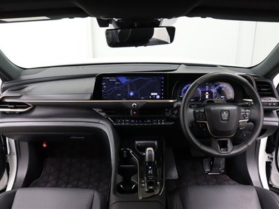 صورة 6 لـ 2025 Toyota CROWN ESTATE