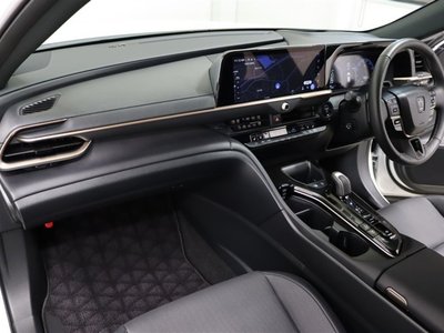 صورة 24 لـ 2025 Toyota CROWN ESTATE