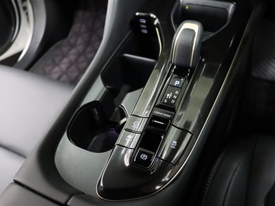 صورة 29 لـ 2025 Toyota CROWN ESTATE