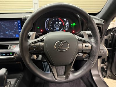 2023 Lexus LC — миниатюра 18