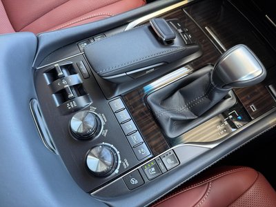 2015 Lexus LX — фото 36